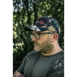 Trakker Camo Wasserfeste Kappe 13 Trakker Camo Wasserfeste Kappe -Karpfenwelt Verkauf 207646 TRK L1 Camo Water Resistant Cap Lifestyle 002 550x550h