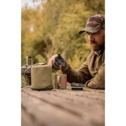 Trakker Armolife Thermo-Kaffeepresse-Becher 31 Trakker Armolife Thermo-Kaffeepresse-Becher -Karpfenwelt Verkauf 211915 Trakker Armolife Thermal Coffee Press Mug LIFESTYLE 01 550x550h