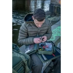 Trakker NXG Compact Tackle Bag 31 Trakker NXG Compact Tackle Bag -Karpfenwelt Verkauf Trakker NXG Luggage Lifestyle Shoot Feb 061 550x550h