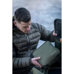 Trakker NXG Compact Tackle Bag 28 Trakker NXG Compact Tackle Bag -Karpfenwelt Verkauf Trakker NXG Luggage Lifestyle Shoot Feb 106 550x550h