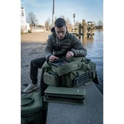 Trakker NXG Stiff Rig Pouch 16 Trakker NXG Stiff Rig Pouch -Karpfenwelt Verkauf Trakker NXG Luggage Lifestyle Shoot Feb 111 550x550h
