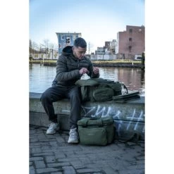 Trakker NXG Chilla Bag 13 Trakker NXG Chilla Bag -Karpfenwelt Verkauf Trakker NXG Luggage Lifestyle Shoot Feb 123 550x550h